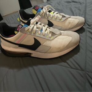 Nike White and Black Sneakers Retro Style